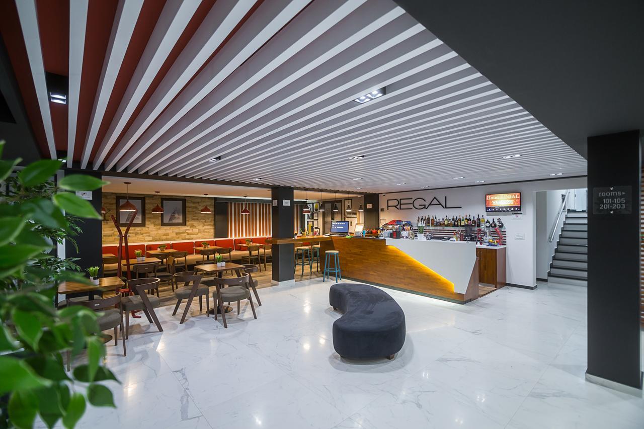 Hotel Regal Korce Buitenkant foto