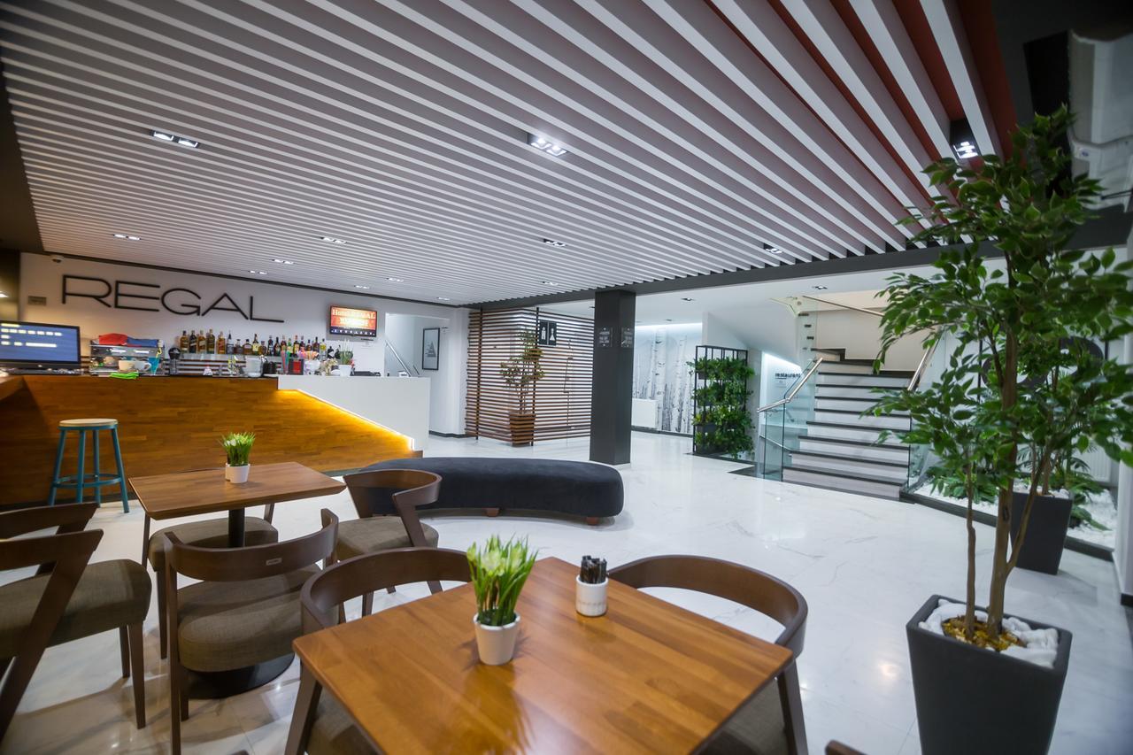 Hotel Regal Korce Buitenkant foto